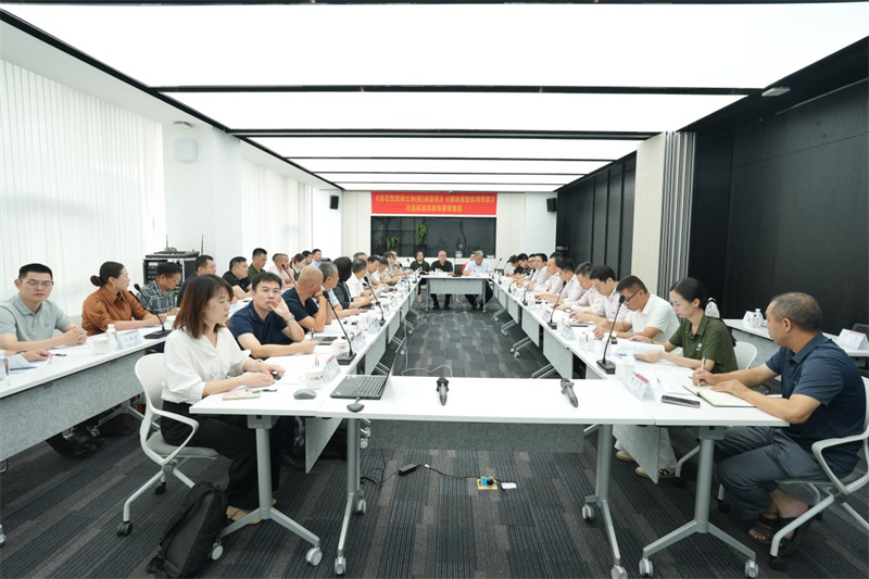 從制造到“智”造：泉工股份舉辦《仿石型混凝土磚（板）成型機(jī)》《砌塊成型機(jī)用模具》行業(yè)標(biāo)準(zhǔn)項目專家審查會
